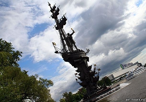 памятник петру первому в москве