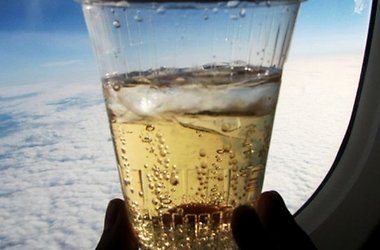 алкоголь в самолете