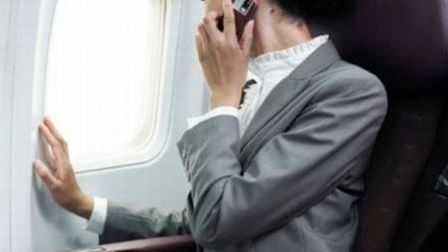 разговоры во время полетаы по мобильному телефону